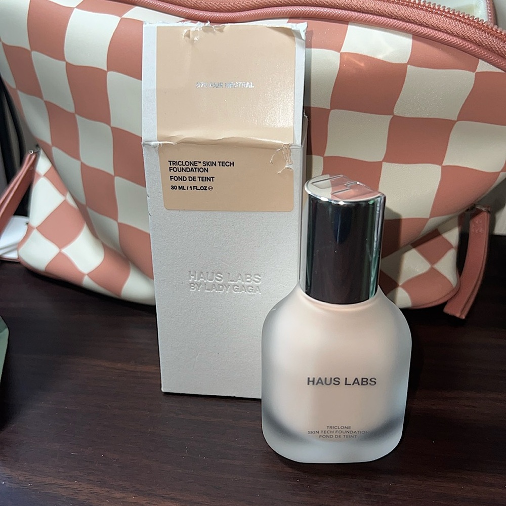 Haus Labs By Lady Gaga Foundation 070 Fair Neutral